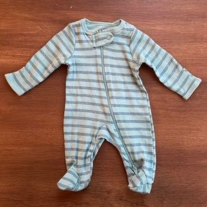 4/$15 NWOT Carter’s premie onesie